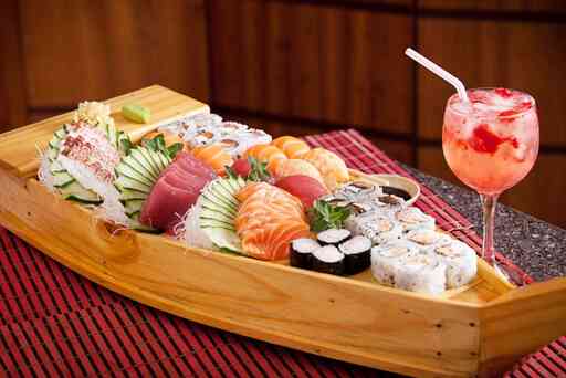 boat-sushi-with-strawberry-cocktail