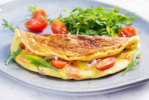 omelette-with-cheese-tomatoes-avocado-light-table